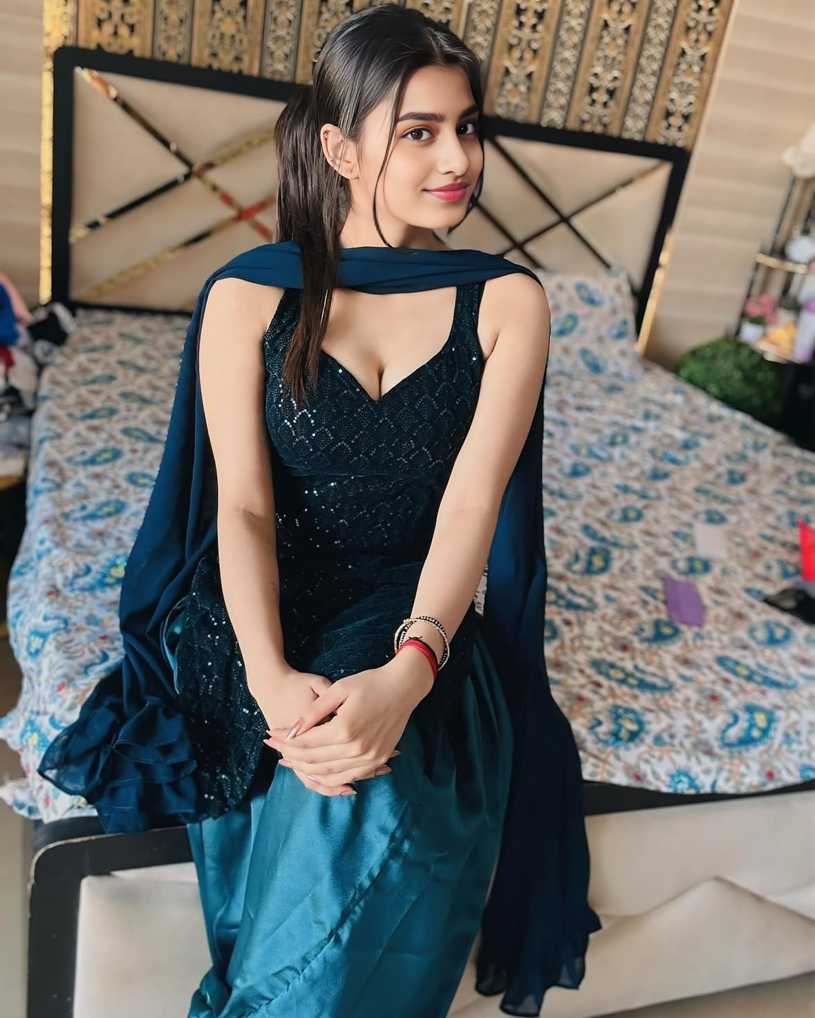 vadodara-call-girls-service-pic-sexy-hot-lady-first